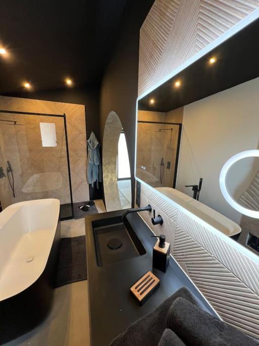 Le Charme Des Bois Apartment อาเลส ภายนอก รูปภาพ